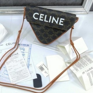 셀** 트라이앵글백 트리오페 캔버스 TRIANGLE BAG IN TRIOMPHE CANVAS